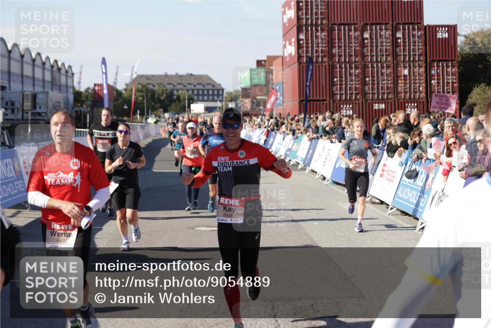 03.10.2025 - Köhlbrandbrückenlauf Jannik Wohlers http://msf.ph/oto/9054889 03.10.2025 13:10:05 Ziel 4196, 4260, 4573, 4730, 4787, 4929, 5763, 5977, 6083, 6111, 6428, 6432, 6750, 6764, 6813 meine-sportfotos.de