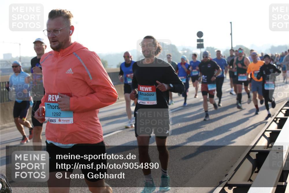 03.10.2025 - Köhlbrandbrückenlauf Lena Gebhardt http://msf.ph/oto/9054890 03.10.2025 09:16:43 Position 1 1292, 1550 meine-sportfotos.de