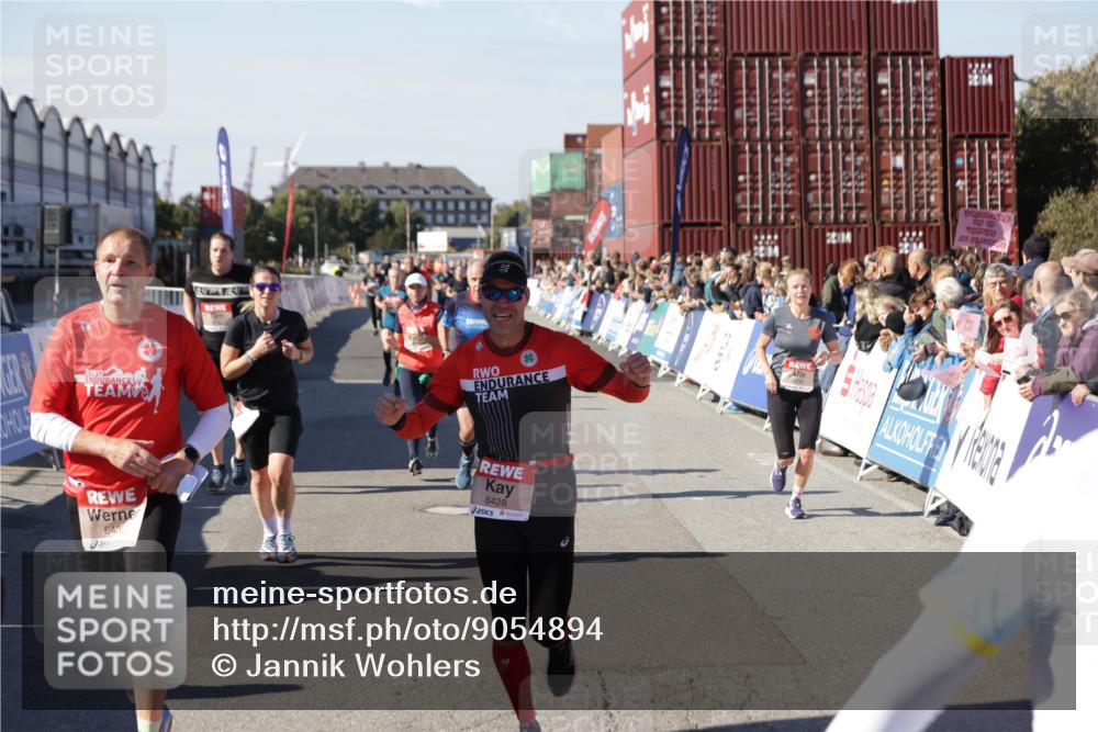 03.10.2025 - Köhlbrandbrückenlauf Jannik Wohlers http://msf.ph/oto/9054894 03.10.2025 13:10:05 Ziel 4196, 4260, 4573, 4730, 4787, 4929, 5763, 5977, 6083, 6111, 6428, 6432, 6750, 6764, 6813 meine-sportfotos.de