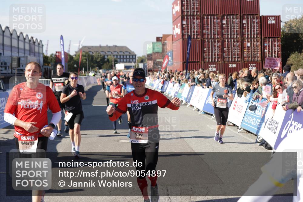 03.10.2025 - Köhlbrandbrückenlauf Jannik Wohlers http://msf.ph/oto/9054897 03.10.2025 13:10:05 Ziel 4196, 4260, 4573, 4730, 4787, 4929, 5763, 5977, 6083, 6111, 6428, 6432, 6750, 6764, 6813 meine-sportfotos.de