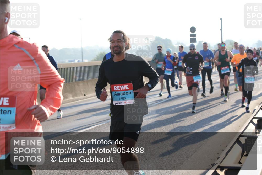 03.10.2025 - Köhlbrandbrückenlauf Lena Gebhardt http://msf.ph/oto/9054898 03.10.2025 09:16:43 Position 1 1550 meine-sportfotos.de