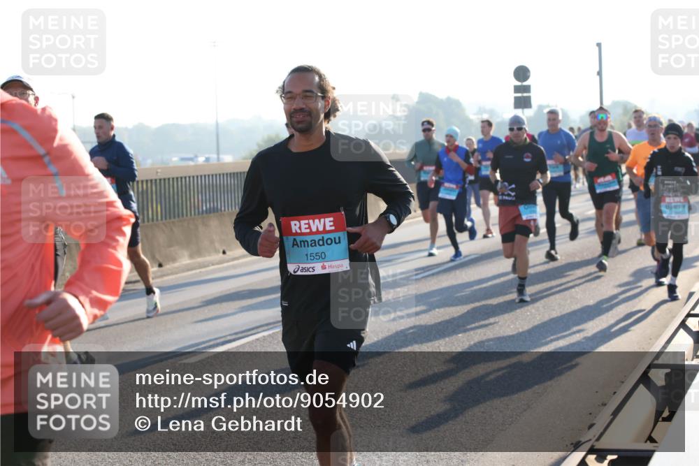 03.10.2025 - Köhlbrandbrückenlauf Lena Gebhardt http://msf.ph/oto/9054902 03.10.2025 09:16:43 Position 1 1550 meine-sportfotos.de