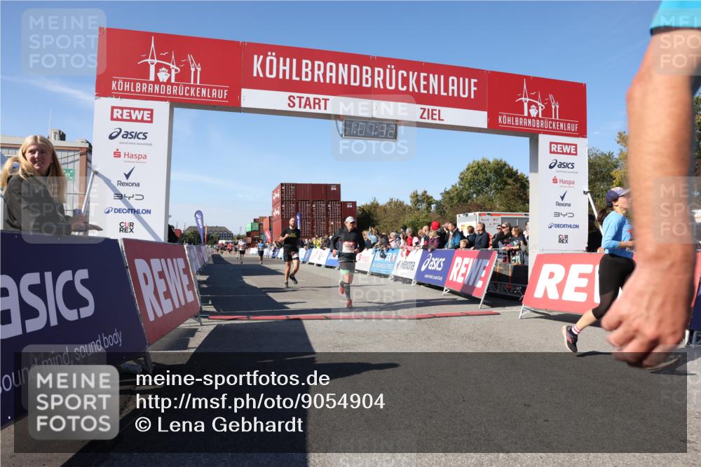 03.10.2025 - Köhlbrandbrückenlauf Lena Gebhardt http://msf.ph/oto/9054904 03.10.2025 13:07:32 Ziel 4113, 4165, 4254, 4263, 4287, 4288, 4375, 4590, 4636, 5645, 5646, 5870, 5872 meine-sportfotos.de