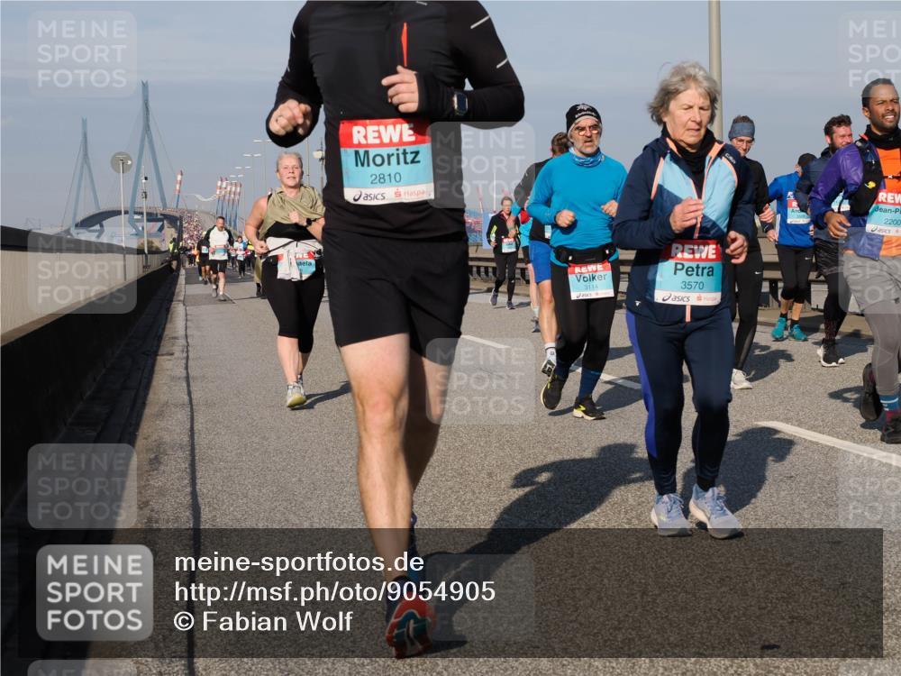 03.10.2025 - Köhlbrandbrückenlauf Fabian Wolf http://msf.ph/oto/9054905 03.10.2025 10:02:51 Position 3 2810, 3114, 3570, 2200 meine-sportfotos.de