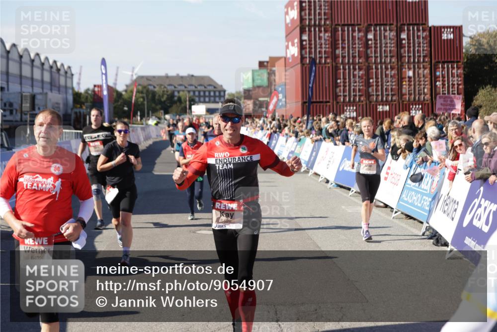 03.10.2025 - Köhlbrandbrückenlauf Jannik Wohlers http://msf.ph/oto/9054907 03.10.2025 13:10:06 Ziel 4196, 4260, 4573, 4730, 4787, 4929, 5763, 5977, 6083, 6111, 6428, 6432, 6750, 6764, 6813 meine-sportfotos.de