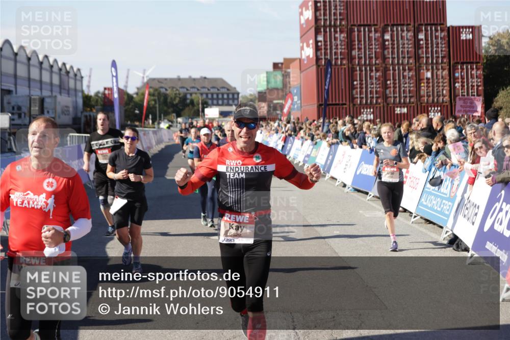 03.10.2025 - Köhlbrandbrückenlauf Jannik Wohlers http://msf.ph/oto/9054911 03.10.2025 13:10:06 Ziel 4196, 4260, 4573, 4730, 4787, 4929, 5763, 5977, 6083, 6111, 6428, 6432, 6750, 6764, 6813 meine-sportfotos.de