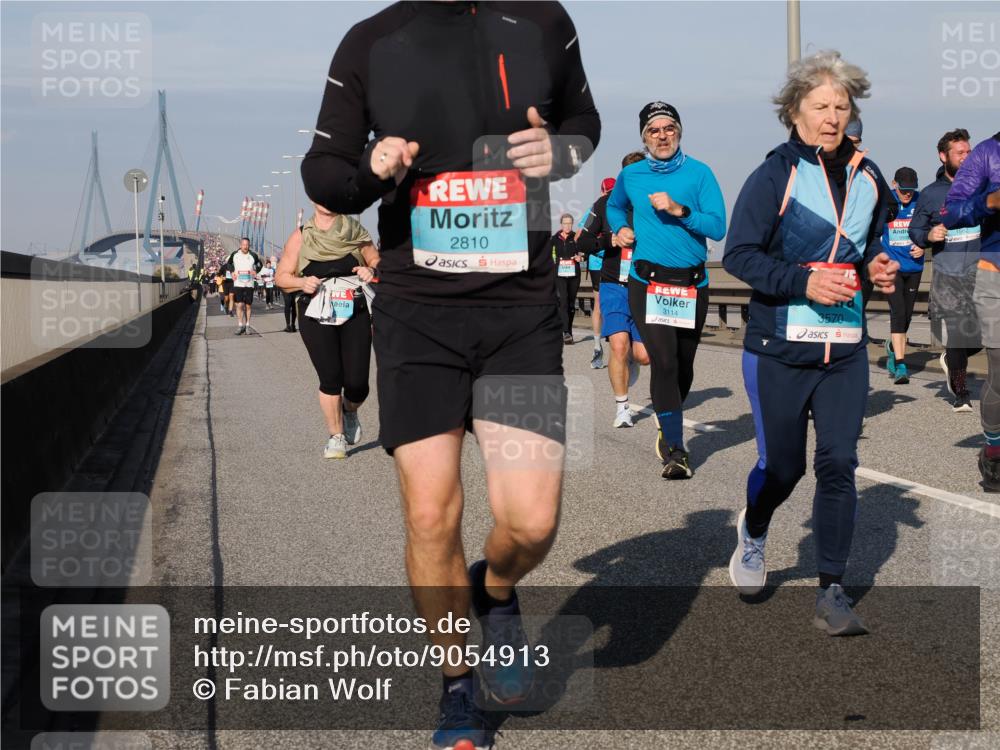 03.10.2025 - Köhlbrandbrückenlauf Fabian Wolf http://msf.ph/oto/9054913 03.10.2025 10:02:51 Position 3 2810, 3114, 3570 meine-sportfotos.de