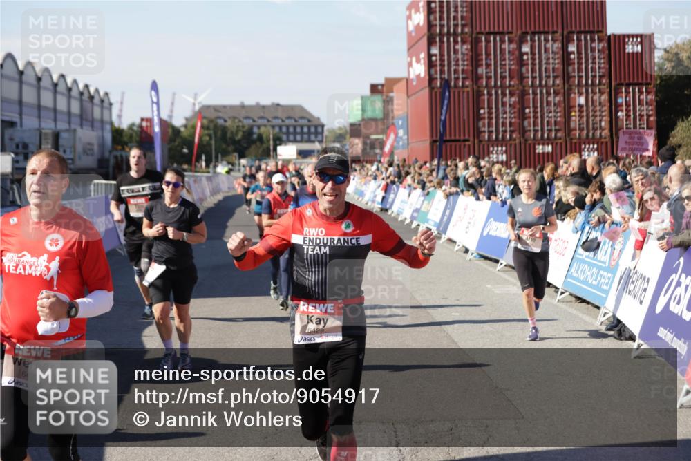 03.10.2025 - Köhlbrandbrückenlauf Jannik Wohlers http://msf.ph/oto/9054917 03.10.2025 13:10:06 Ziel 4196, 4260, 4573, 4730, 4787, 4929, 5763, 5977, 6083, 6111, 6428, 6432, 6750, 6764, 6813 meine-sportfotos.de