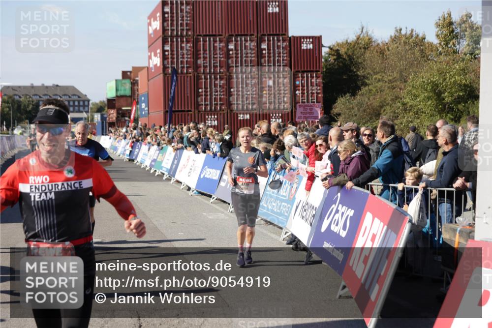 03.10.2025 - Köhlbrandbrückenlauf Jannik Wohlers http://msf.ph/oto/9054919 03.10.2025 13:10:06 Ziel 4196, 4260, 4573, 4730, 4787, 4929, 5763, 5977, 6083, 6111, 6428, 6432, 6750, 6764, 6813 meine-sportfotos.de