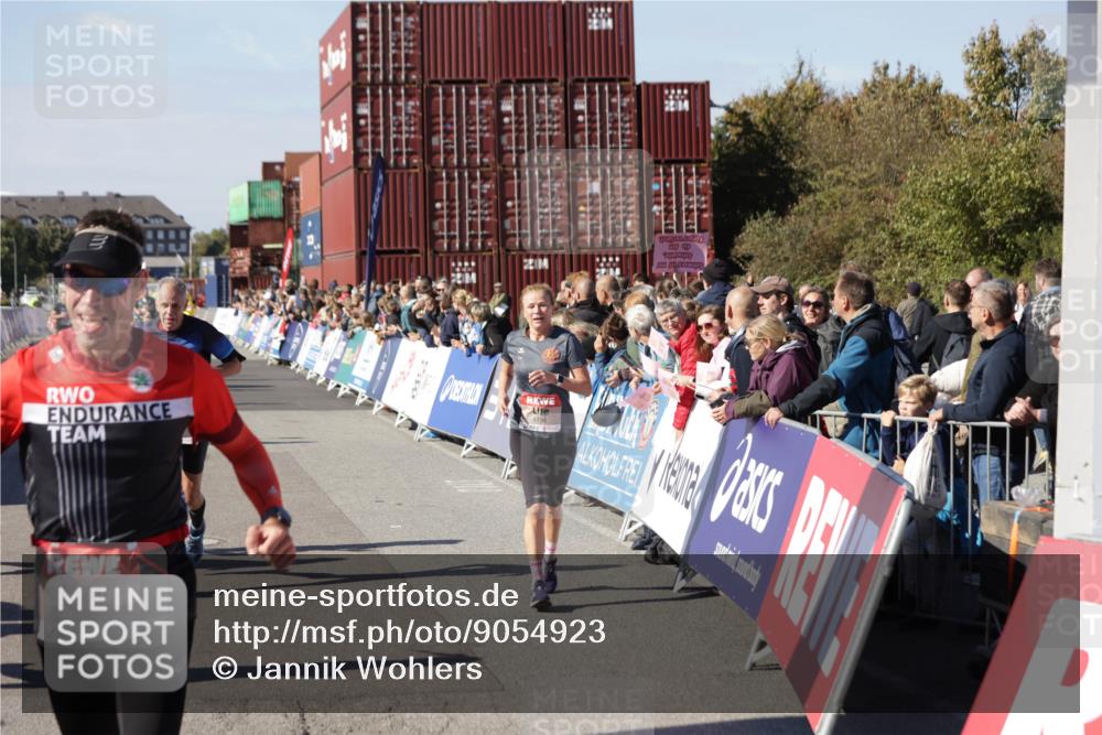 03.10.2025 - Köhlbrandbrückenlauf Jannik Wohlers http://msf.ph/oto/9054923 03.10.2025 13:10:06 Ziel 4196, 4260, 4573, 4730, 4787, 4929, 5763, 5977, 6083, 6111, 6428, 6432, 6750, 6764, 6813 meine-sportfotos.de