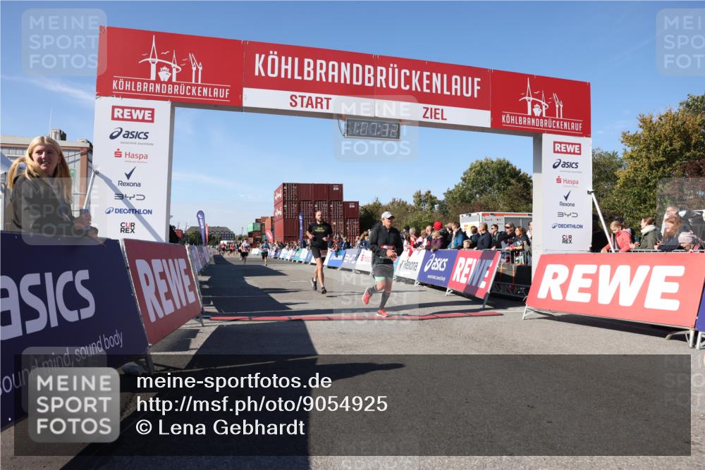 03.10.2025 - Köhlbrandbrückenlauf Lena Gebhardt http://msf.ph/oto/9054925 03.10.2025 13:07:33 Ziel 4113, 4165, 4254, 4263, 4287, 4288, 4375, 4590, 4636, 5870, 5872 meine-sportfotos.de