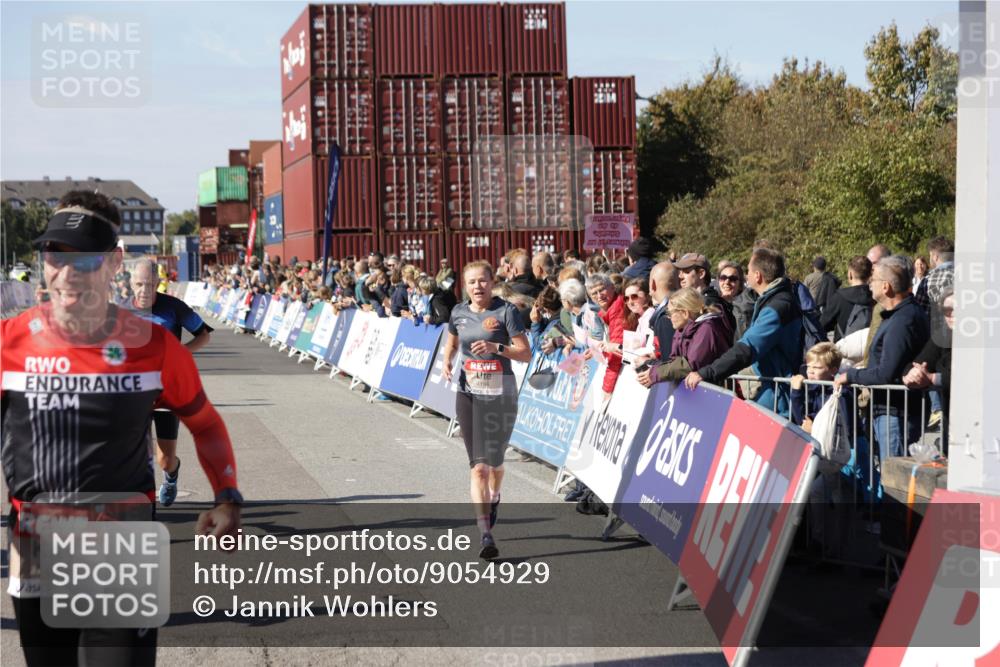 03.10.2025 - Köhlbrandbrückenlauf Jannik Wohlers http://msf.ph/oto/9054929 03.10.2025 13:10:06 Ziel 4196, 4260, 4573, 4730, 4787, 4929, 5763, 5977, 6083, 6111, 6428, 6432, 6750, 6764, 6813 meine-sportfotos.de