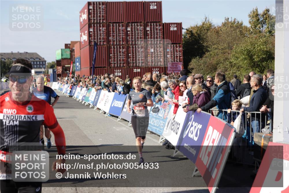 03.10.2025 - Köhlbrandbrückenlauf Jannik Wohlers http://msf.ph/oto/9054933 03.10.2025 13:10:06 Ziel 4196, 4260, 4573, 4730, 4787, 4929, 5763, 5977, 6083, 6111, 6428, 6432, 6750, 6764, 6813 meine-sportfotos.de