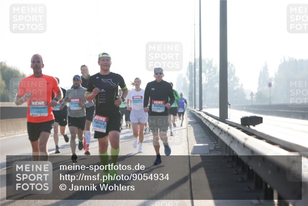 03.10.2025 - Köhlbrandbrückenlauf Jannik Wohlers http://msf.ph/oto/9054934 03.10.2025 09:12:40 Position 3 1012, 3609, 1034 meine-sportfotos.de