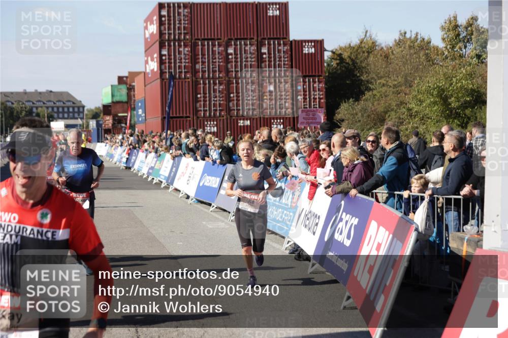 03.10.2025 - Köhlbrandbrückenlauf Jannik Wohlers http://msf.ph/oto/9054940 03.10.2025 13:10:06 Ziel 4196, 4260, 4573, 4730, 4787, 4929, 5763, 5977, 6083, 6111, 6428, 6432, 6750, 6764, 6813 meine-sportfotos.de