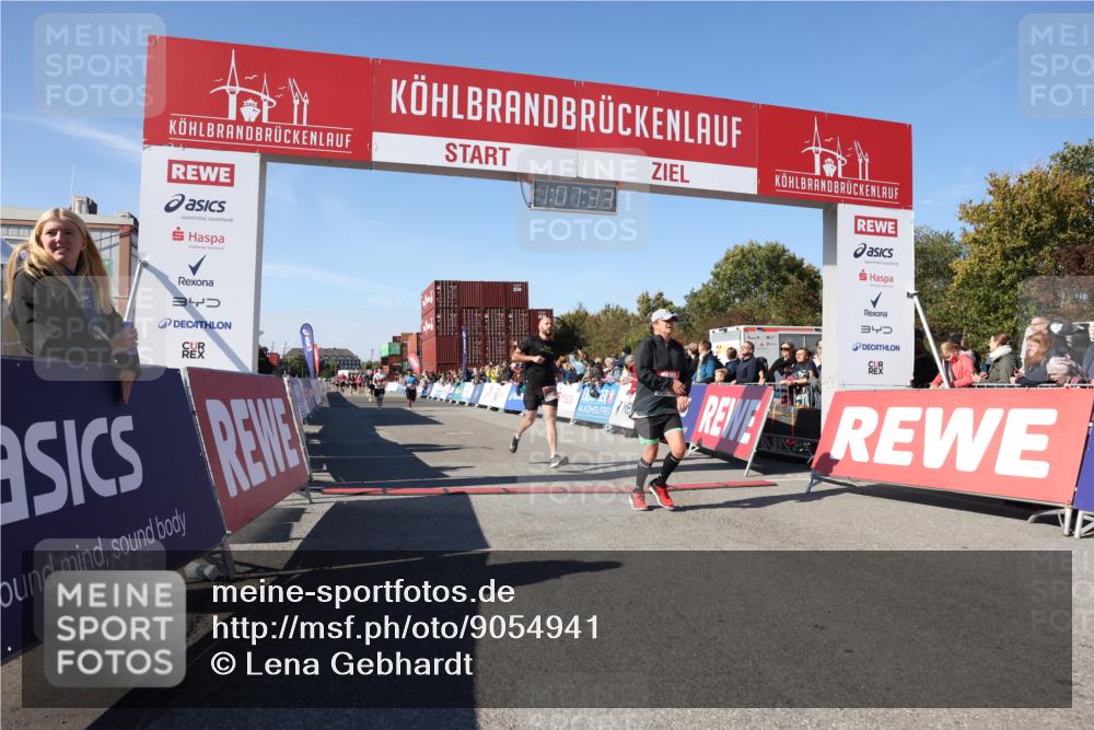 03.10.2025 - Köhlbrandbrückenlauf Lena Gebhardt http://msf.ph/oto/9054941 03.10.2025 13:07:33 Ziel 4113, 4165, 4254, 4263, 4287, 4288, 4375, 4590, 4636, 5870, 5872 meine-sportfotos.de