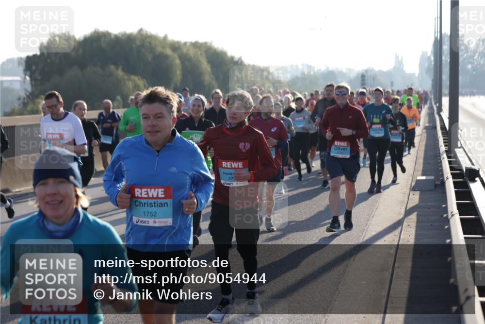 03.10.2025 - Köhlbrandbrückenlauf Jannik Wohlers http://msf.ph/oto/9054944 03.10.2025 09:20:26 Position 3 1752, 373, 2150 meine-sportfotos.de