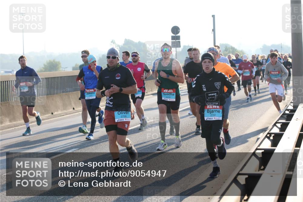 03.10.2025 - Köhlbrandbrückenlauf Lena Gebhardt http://msf.ph/oto/9054947 03.10.2025 09:16:44 Position 1 2759, 3205, 2760 meine-sportfotos.de