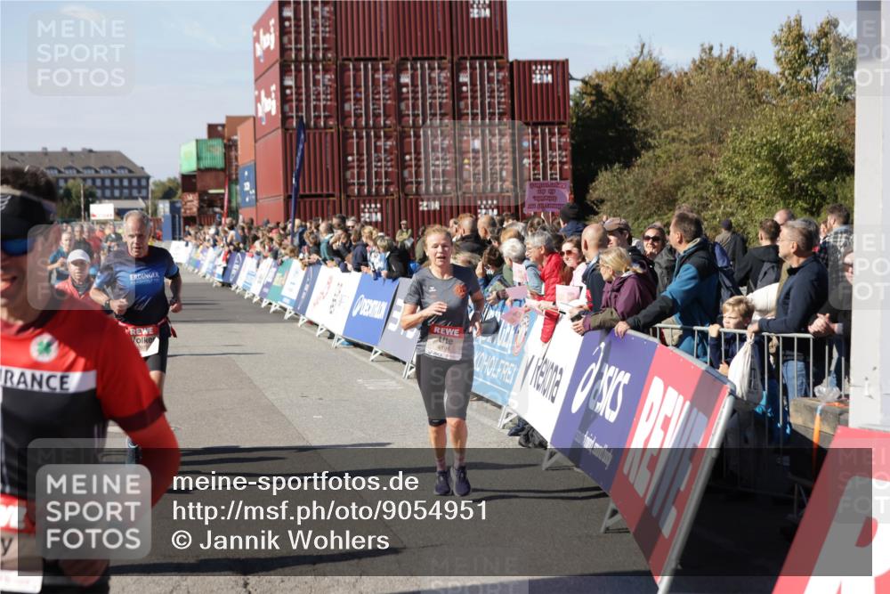 03.10.2025 - Köhlbrandbrückenlauf Jannik Wohlers http://msf.ph/oto/9054951 03.10.2025 13:10:07 Ziel 4196, 4343, 4573, 4730, 4787, 4929, 5763, 5977, 6083, 6111, 6428, 6432, 6764, 6813 meine-sportfotos.de