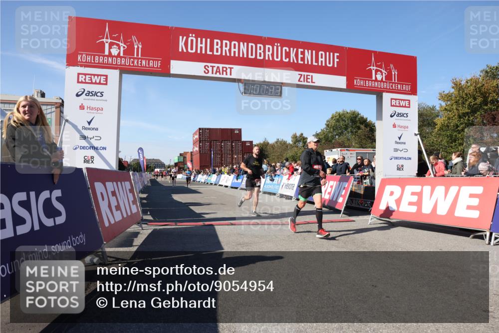 03.10.2025 - Köhlbrandbrückenlauf Lena Gebhardt http://msf.ph/oto/9054954 03.10.2025 13:07:33 Ziel 4113, 4165, 4254, 4263, 4287, 4288, 4375, 4590, 4636, 5870, 5872 meine-sportfotos.de
