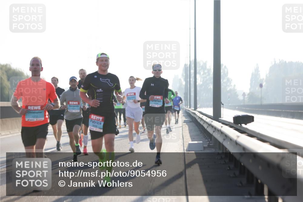 03.10.2025 - Köhlbrandbrückenlauf Jannik Wohlers http://msf.ph/oto/9054956 03.10.2025 09:12:40 Position 3 1012, 2009, 3, 1034 meine-sportfotos.de