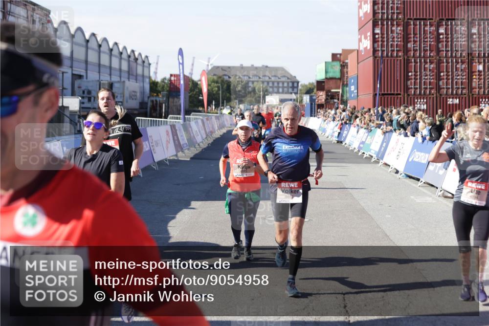 03.10.2025 - Köhlbrandbrückenlauf Jannik Wohlers http://msf.ph/oto/9054958 03.10.2025 13:10:07 Ziel 4196, 4343, 4573, 4730, 4787, 4929, 5763, 5977, 6083, 6111, 6428, 6432, 6764, 6813 meine-sportfotos.de