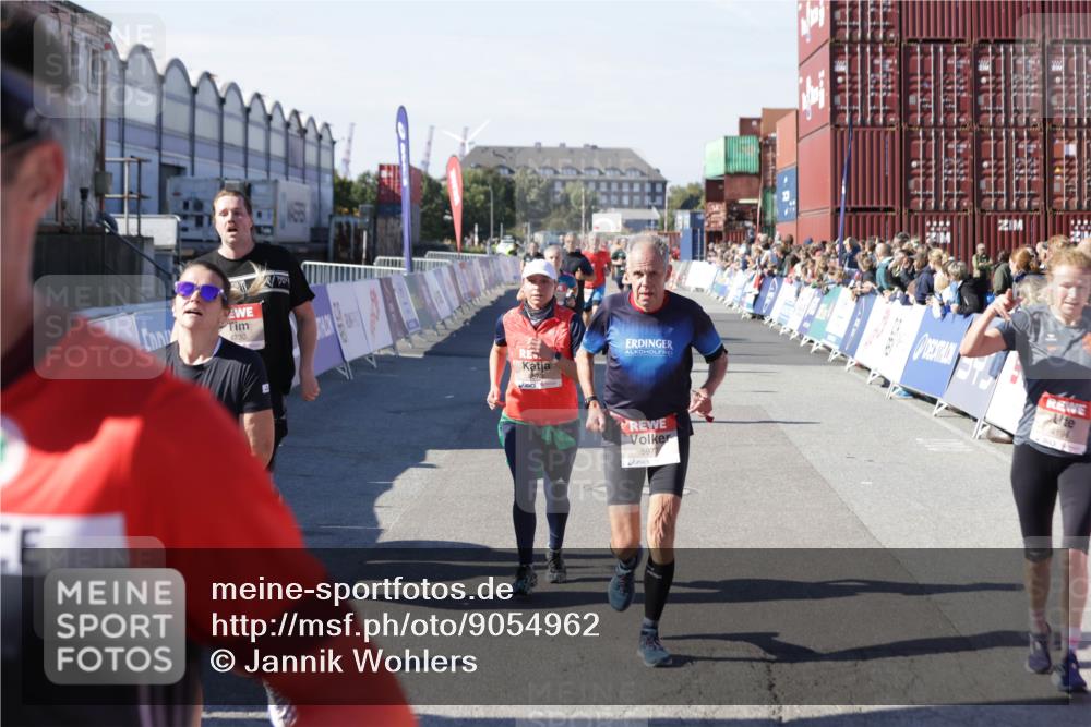 03.10.2025 - Köhlbrandbrückenlauf Jannik Wohlers http://msf.ph/oto/9054962 03.10.2025 13:10:07 Ziel 4196, 4343, 4573, 4730, 4787, 4929, 5763, 5977, 6083, 6111, 6428, 6432, 6764, 6813 meine-sportfotos.de