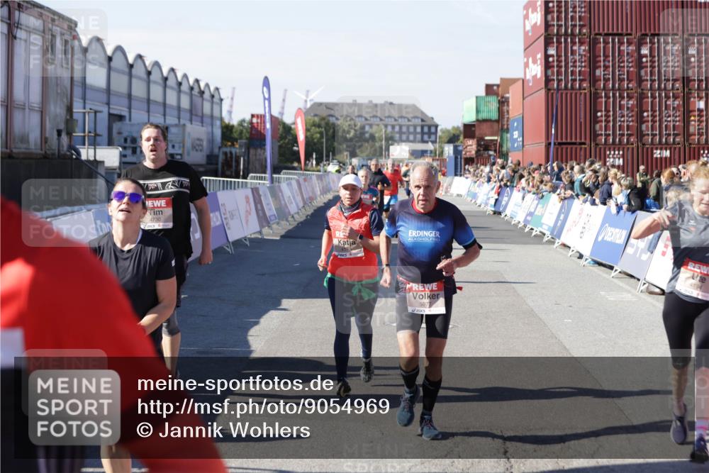 03.10.2025 - Köhlbrandbrückenlauf Jannik Wohlers http://msf.ph/oto/9054969 03.10.2025 13:10:07 Ziel 4196, 4343, 4573, 4730, 4787, 4929, 5763, 5977, 6083, 6111, 6428, 6432, 6764, 6813 meine-sportfotos.de