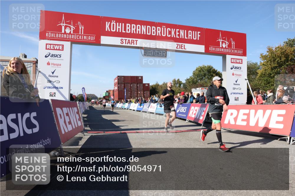03.10.2025 - Köhlbrandbrückenlauf Lena Gebhardt http://msf.ph/oto/9054971 03.10.2025 13:07:34 Ziel 4113, 4165, 4254, 4263, 4287, 4288, 4375, 4636, 5870, 5872, 6744 meine-sportfotos.de