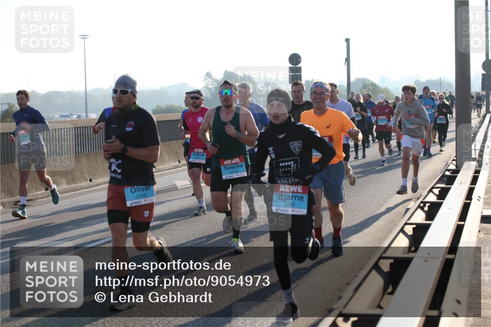 03.10.2025 - Köhlbrandbrückenlauf Lena Gebhardt http://msf.ph/oto/9054973 03.10.2025 09:16:45 Position 1 2759, 3205, 2760 meine-sportfotos.de