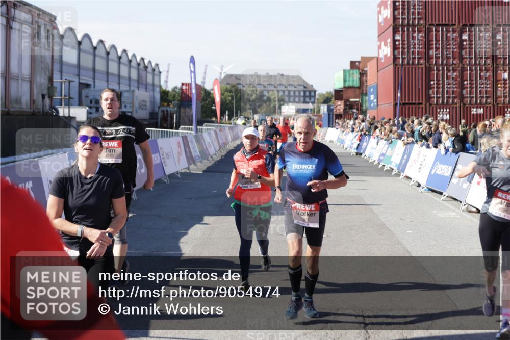 03.10.2025 - Köhlbrandbrückenlauf Jannik Wohlers http://msf.ph/oto/9054974 03.10.2025 13:10:08 Ziel 4196, 4343, 4573, 4683, 4730, 4787, 4929, 5763, 5977, 6083, 6111, 6428, 6432, 6764, 6813 meine-sportfotos.de