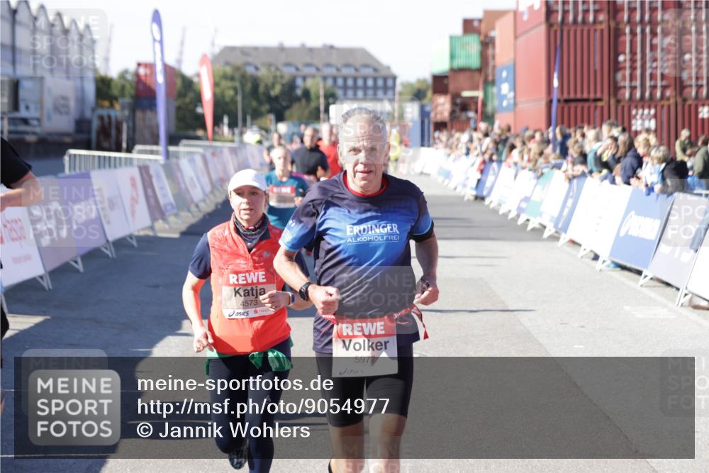 03.10.2025 - Köhlbrandbrückenlauf Jannik Wohlers http://msf.ph/oto/9054977 03.10.2025 13:10:08 Ziel 4196, 4343, 4573, 4683, 4730, 4787, 4929, 5763, 5977, 6083, 6111, 6428, 6432, 6764, 6813 meine-sportfotos.de