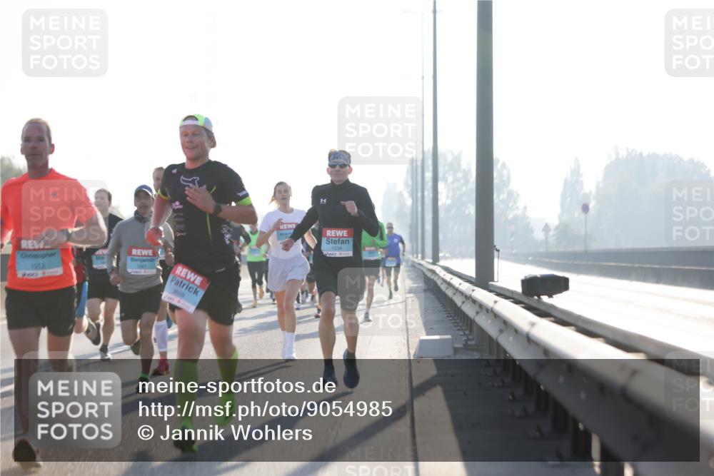 03.10.2025 - Köhlbrandbrückenlauf Jannik Wohlers http://msf.ph/oto/9054985 03.10.2025 09:12:40 Position 3 1012, 3609, 1034 meine-sportfotos.de