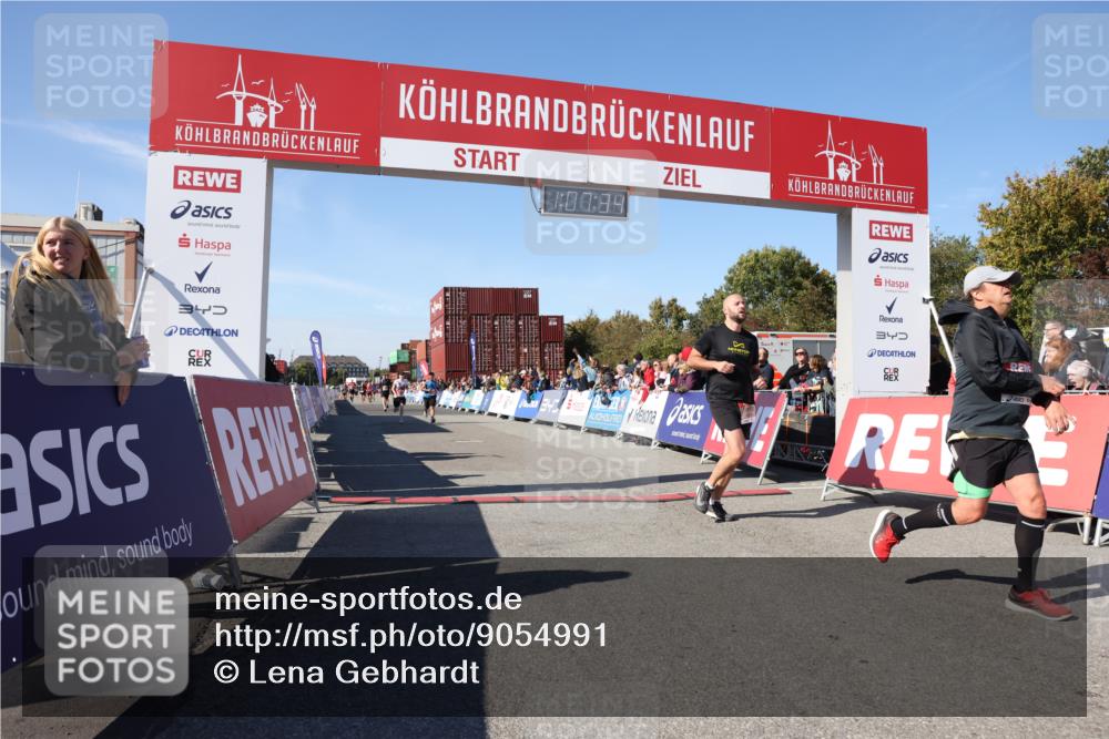 03.10.2025 - Köhlbrandbrückenlauf Lena Gebhardt http://msf.ph/oto/9054991 03.10.2025 13:07:34 Ziel 4113, 4165, 4254, 4263, 4287, 4288, 4375, 4636, 5870, 5872, 6744 meine-sportfotos.de