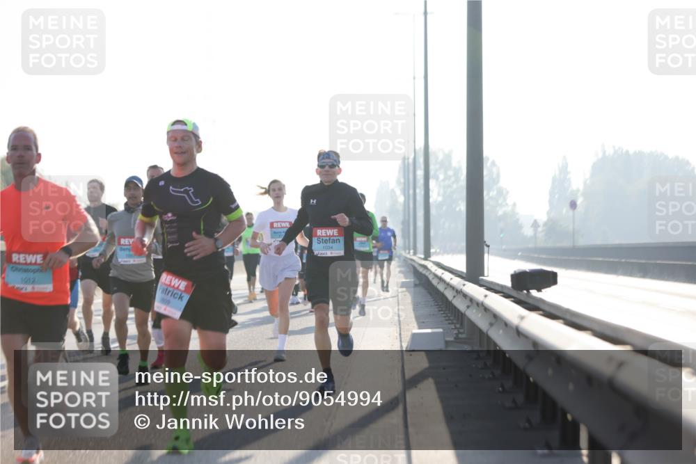 03.10.2025 - Köhlbrandbrückenlauf Jannik Wohlers http://msf.ph/oto/9054994 03.10.2025 09:12:40 Position 3 1012, 1009, 1034 meine-sportfotos.de