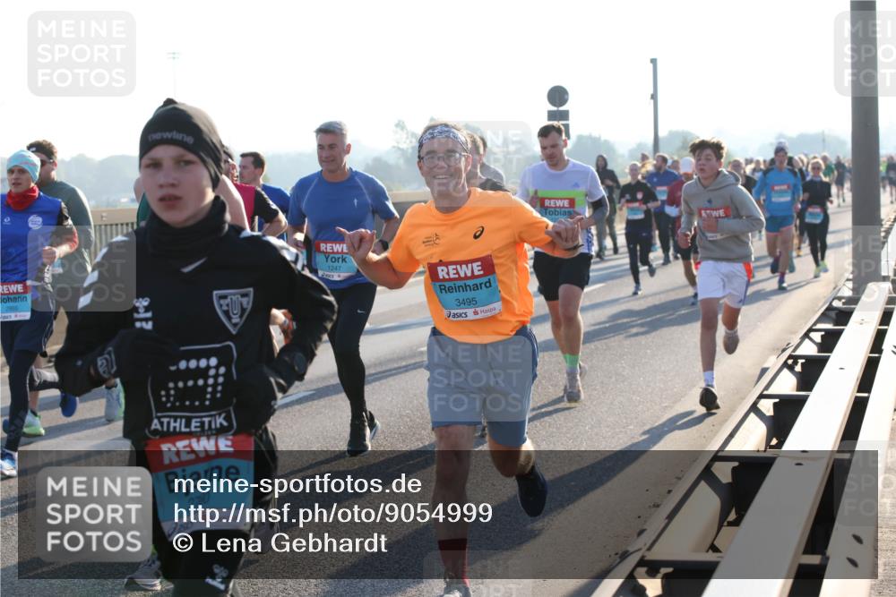 03.10.2025 - Köhlbrandbrückenlauf Lena Gebhardt http://msf.ph/oto/9054999 03.10.2025 09:16:46 Position 1 2955, 3, 17, 2780, 1247, 3495, 210 meine-sportfotos.de
