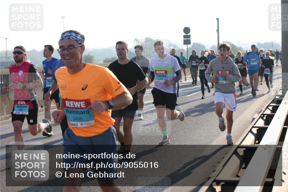 03.10.2025 - Köhlbrandbrückenlauf Lena Gebhardt http://msf.ph/oto/9055016 03.10.2025 09:16:46 Position 1 2961, 3, 3181, 3495, 1226, 1396 meine-sportfotos.de