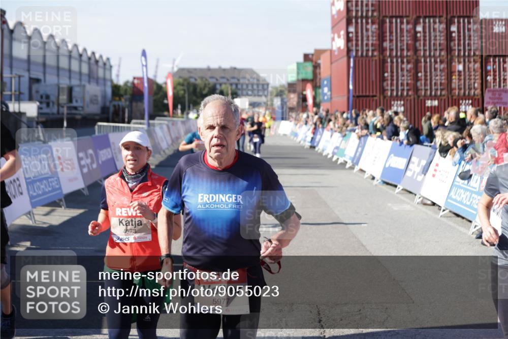 03.10.2025 - Köhlbrandbrückenlauf Jannik Wohlers http://msf.ph/oto/9055023 03.10.2025 13:10:09 Ziel 4196, 4343, 4573, 4683, 4730, 4787, 4822, 4929, 5977, 6083, 6111, 6428, 6432, 6764, 6813 meine-sportfotos.de