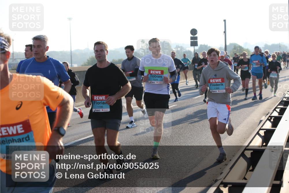 03.10.2025 - Köhlbrandbrückenlauf Lena Gebhardt http://msf.ph/oto/9055025 03.10.2025 09:16:46 Position 1 3495, 1146, 1226, 1396 meine-sportfotos.de