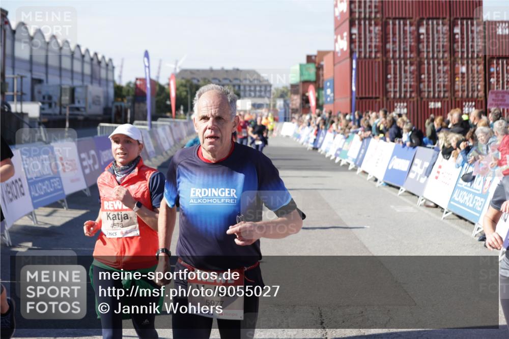 03.10.2025 - Köhlbrandbrückenlauf Jannik Wohlers http://msf.ph/oto/9055027 03.10.2025 13:10:09 Ziel 4196, 4343, 4573, 4683, 4730, 4787, 4822, 4929, 5977, 6083, 6111, 6428, 6432, 6764, 6813 meine-sportfotos.de