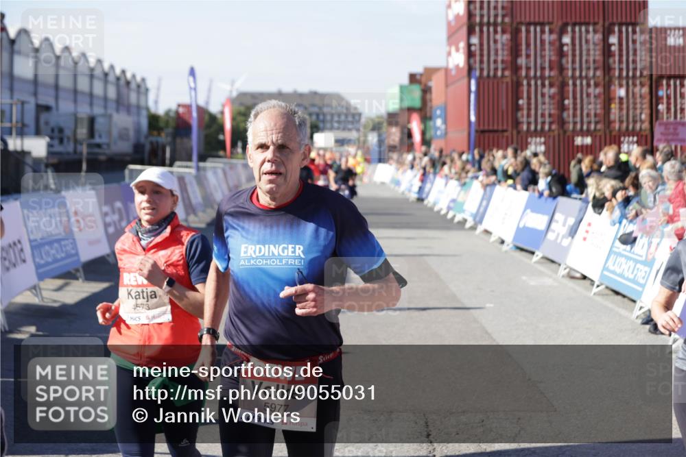 03.10.2025 - Köhlbrandbrückenlauf Jannik Wohlers http://msf.ph/oto/9055031 03.10.2025 13:10:09 Ziel 4196, 4343, 4573, 4683, 4730, 4787, 4822, 4929, 5977, 6083, 6111, 6428, 6432, 6764, 6813 meine-sportfotos.de