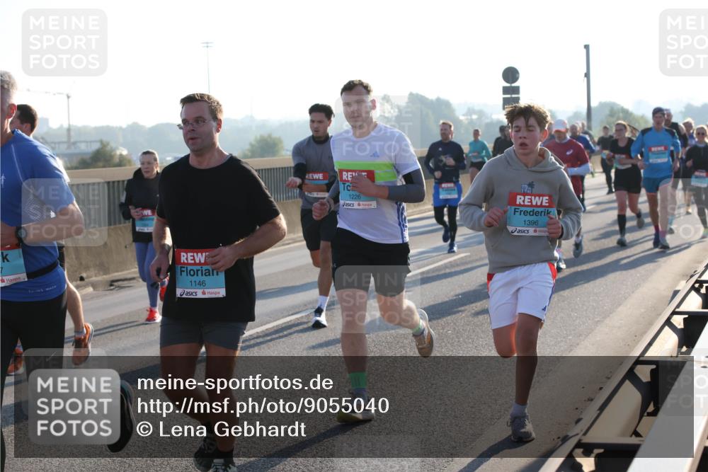 03.10.2025 - Köhlbrandbrückenlauf Lena Gebhardt http://msf.ph/oto/9055040 03.10.2025 09:16:47 Position 1 7, 1146, 1226, 1396 meine-sportfotos.de