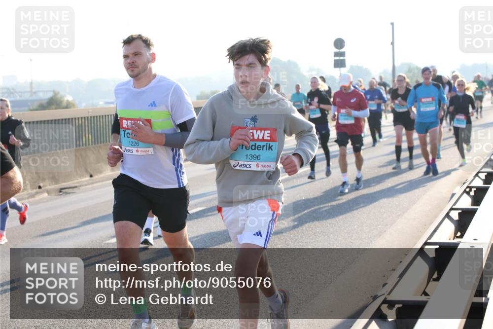 03.10.2025 - Köhlbrandbrückenlauf Lena Gebhardt http://msf.ph/oto/9055076 03.10.2025 09:16:47 Position 1 1226, 1396 meine-sportfotos.de