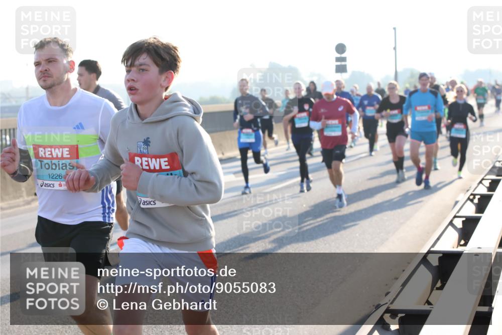03.10.2025 - Köhlbrandbrückenlauf Lena Gebhardt http://msf.ph/oto/9055083 03.10.2025 09:16:48 Position 1 1226 meine-sportfotos.de
