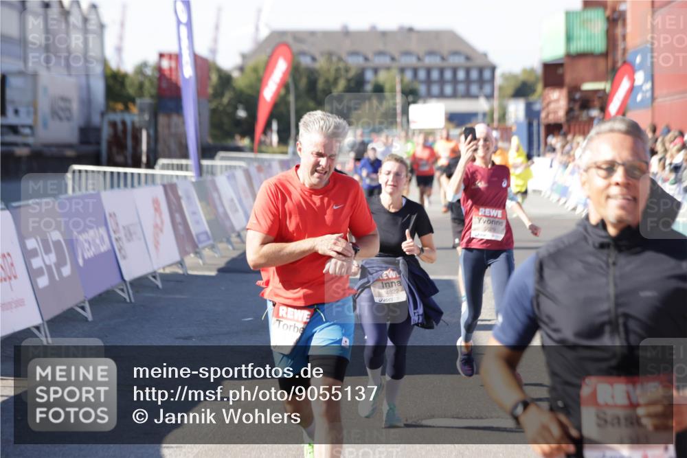 03.10.2025 - Köhlbrandbrückenlauf Jannik Wohlers http://msf.ph/oto/9055137 03.10.2025 13:10:14 Ziel 4147, 4196, 4343, 4364, 4573, 4683, 4730, 4822, 5029, 5977, 6111, 6428, 6432, 6587, 6813 meine-sportfotos.de