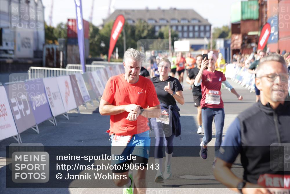 03.10.2025 - Köhlbrandbrückenlauf Jannik Wohlers http://msf.ph/oto/9055143 03.10.2025 13:10:14 Ziel 4147, 4196, 4343, 4364, 4573, 4683, 4730, 4822, 5029, 5977, 6111, 6428, 6432, 6587, 6813 meine-sportfotos.de