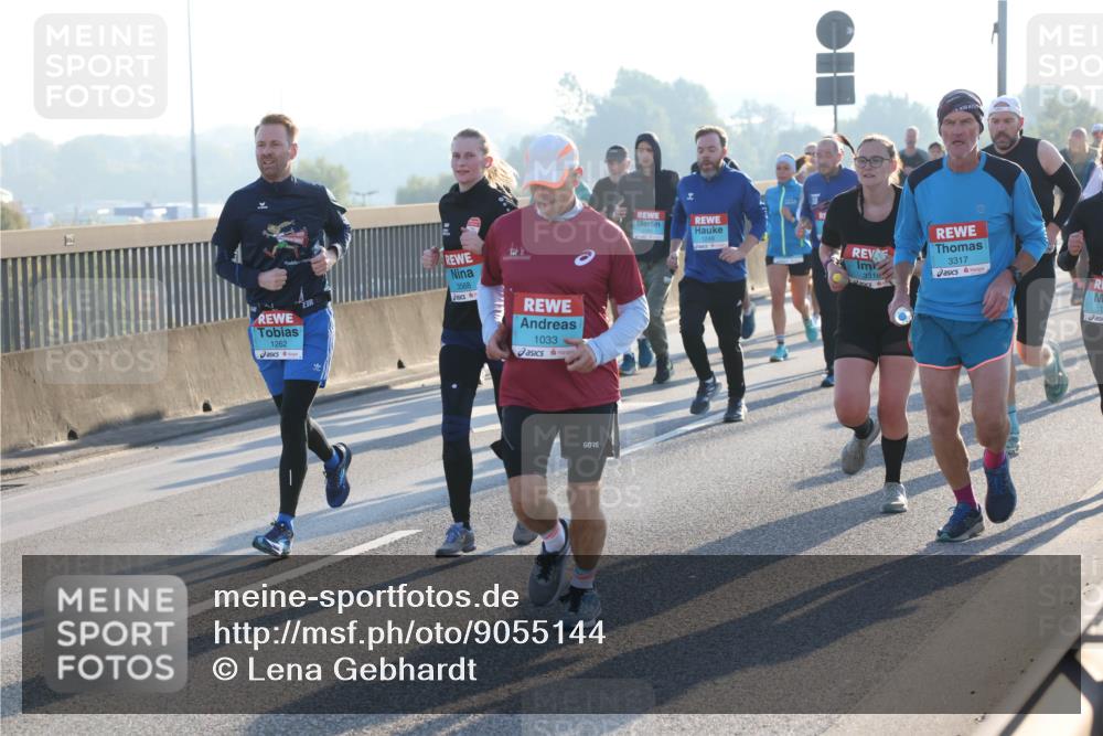 03.10.2025 - Köhlbrandbrückenlauf Lena Gebhardt http://msf.ph/oto/9055144 03.10.2025 09:16:49 Position 1 1262, 3568, 1033, 1249, 3318, 3317 meine-sportfotos.de