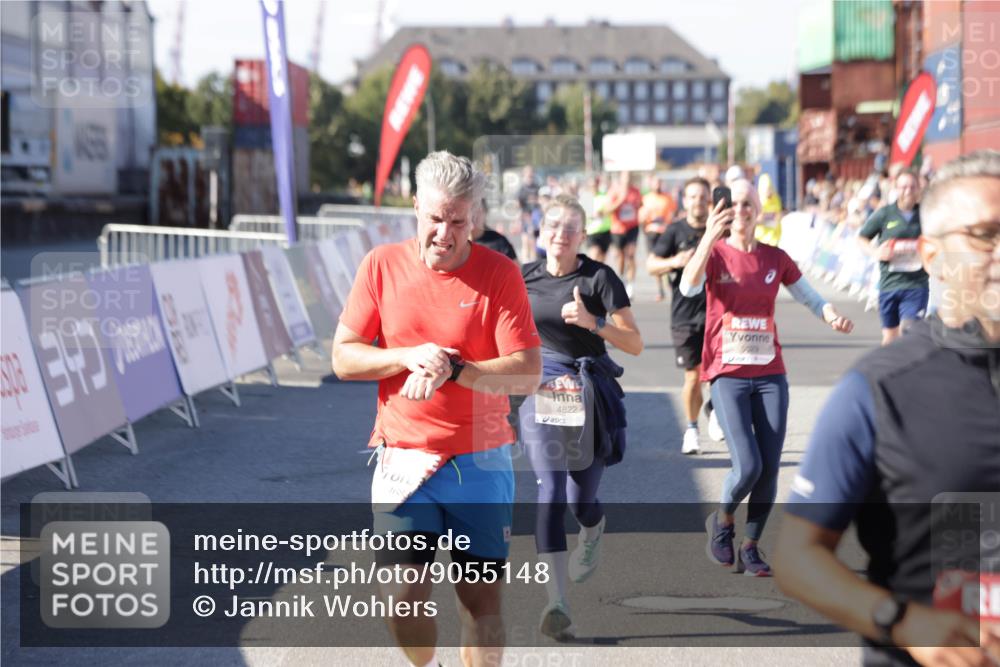 03.10.2025 - Köhlbrandbrückenlauf Jannik Wohlers http://msf.ph/oto/9055148 03.10.2025 13:10:14 Ziel 4147, 4196, 4343, 4364, 4573, 4683, 4730, 4822, 5029, 5977, 6111, 6428, 6432, 6587, 6813 meine-sportfotos.de