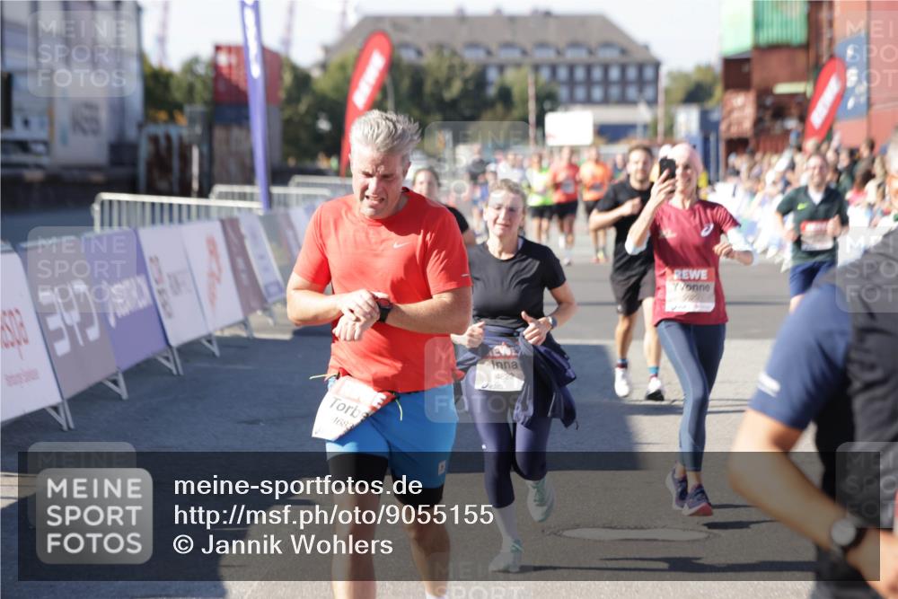 03.10.2025 - Köhlbrandbrückenlauf Jannik Wohlers http://msf.ph/oto/9055155 03.10.2025 13:10:14 Ziel 4147, 4196, 4343, 4364, 4573, 4683, 4730, 4822, 5029, 5977, 6111, 6428, 6432, 6587, 6813 meine-sportfotos.de