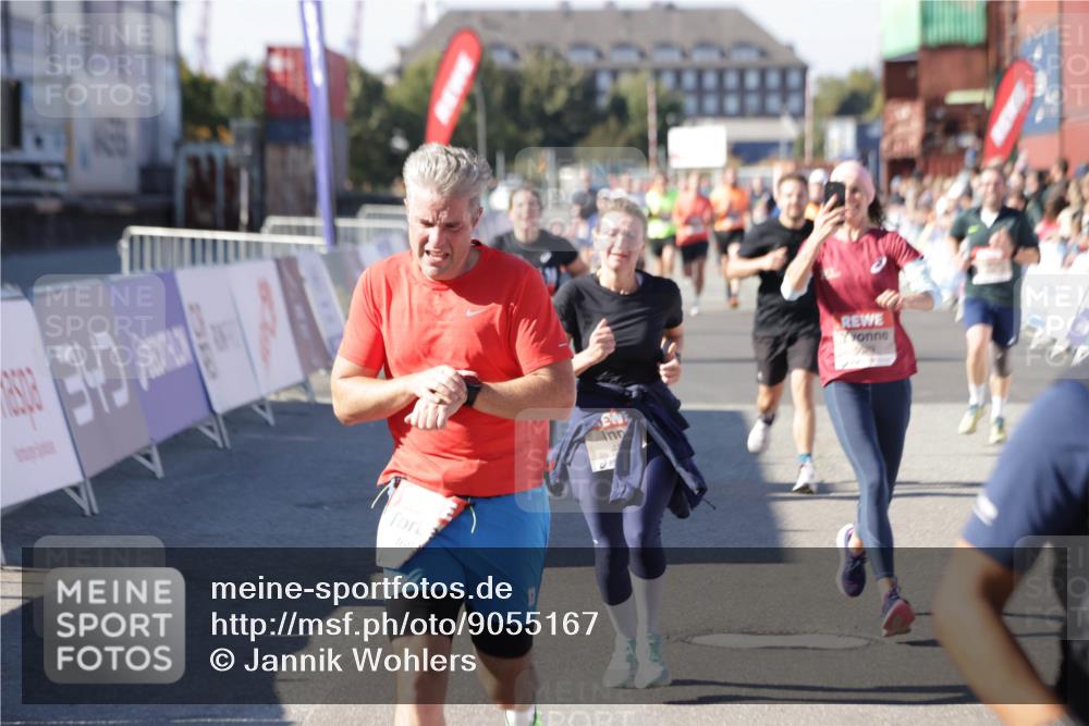 03.10.2025 - Köhlbrandbrückenlauf Jannik Wohlers http://msf.ph/oto/9055167 03.10.2025 13:10:14 Ziel 4147, 4196, 4343, 4364, 4573, 4683, 4730, 4822, 5029, 5977, 6111, 6428, 6432, 6587, 6813 meine-sportfotos.de